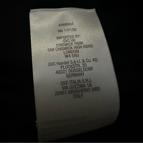 QF Pocket Full of hearts Embroidered 3/4-
Sleeve T-Shirt - Picture 4 of 4